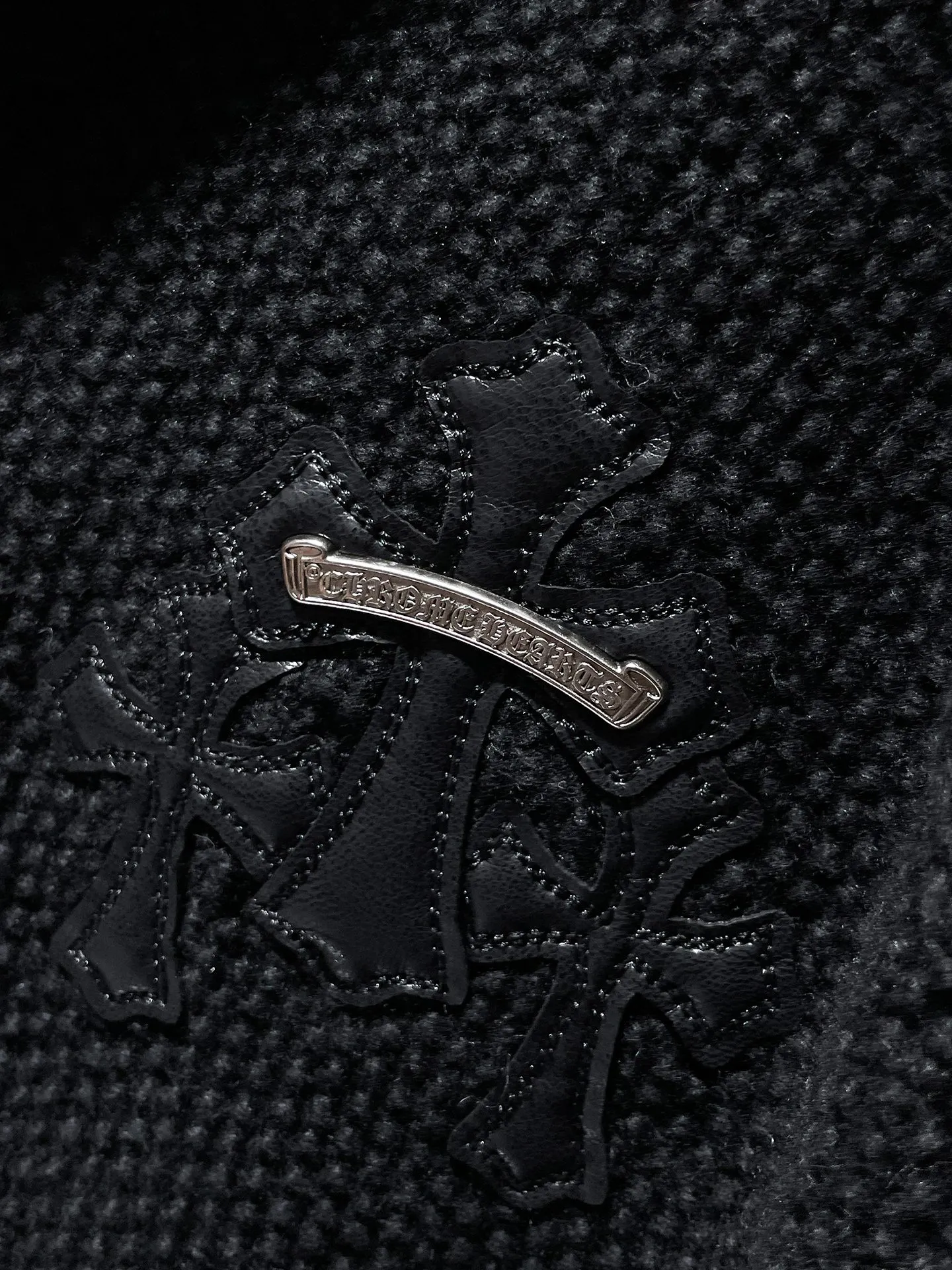 P296 Chrome Hearts sweater series Banana collar wool and leather silver button cardigan Single-breasted placket design All made of leather webbing Customized Chrome Hearts hardware buttons ➕ Leather logo embroidery on the chest Selected high-quality wool and 100% pure cotton knitted fabrics Not the ordinary version on the market! ! Recommended colors: black, white, gray Size: S, M, L, XL